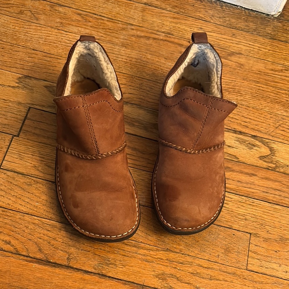 Brown UGG’s Suede Ankle Boots with Shearling Lining